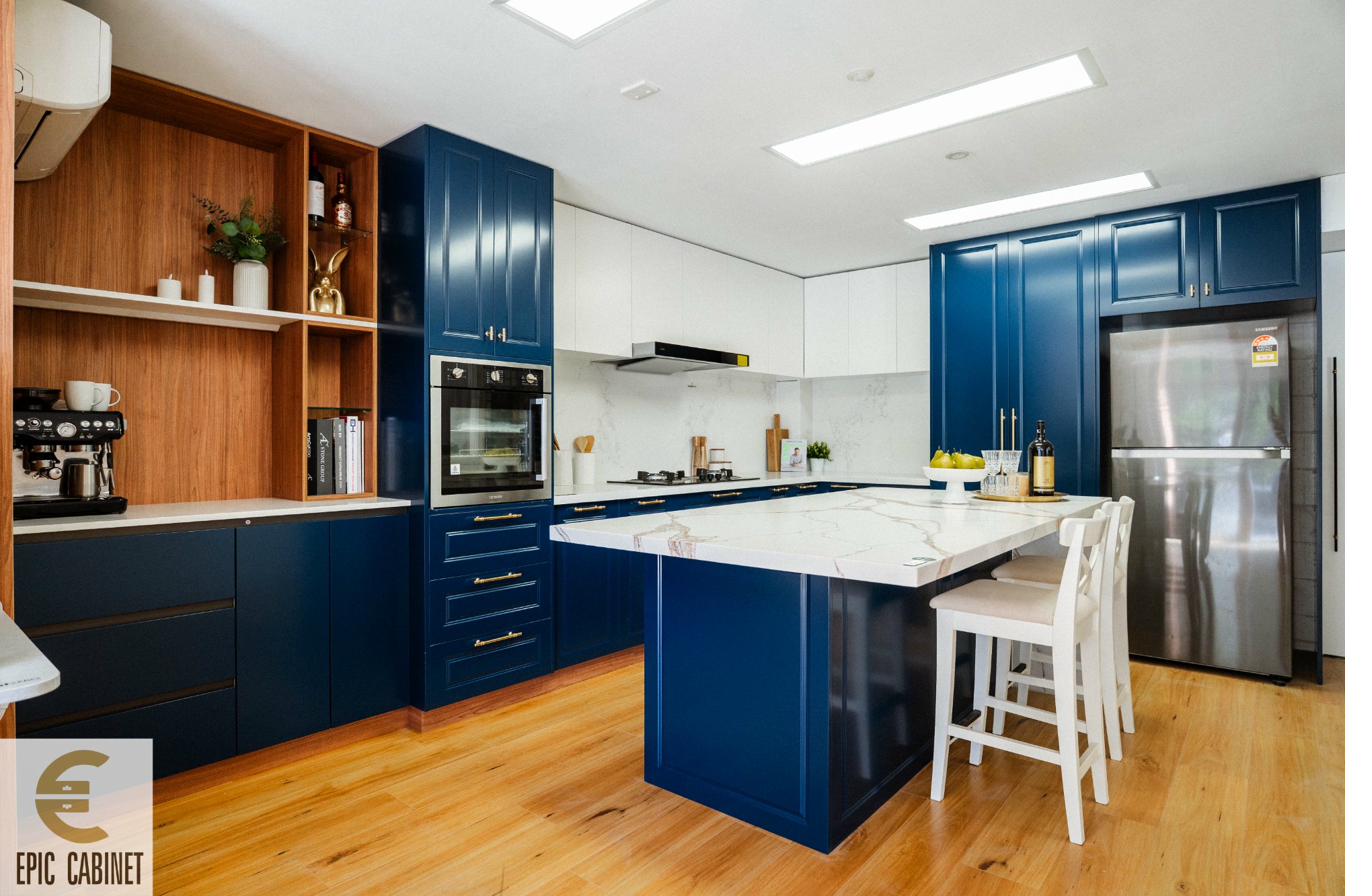 Two-tone kitchen Knoxfield — blue and white cabinetry with stone benchtop